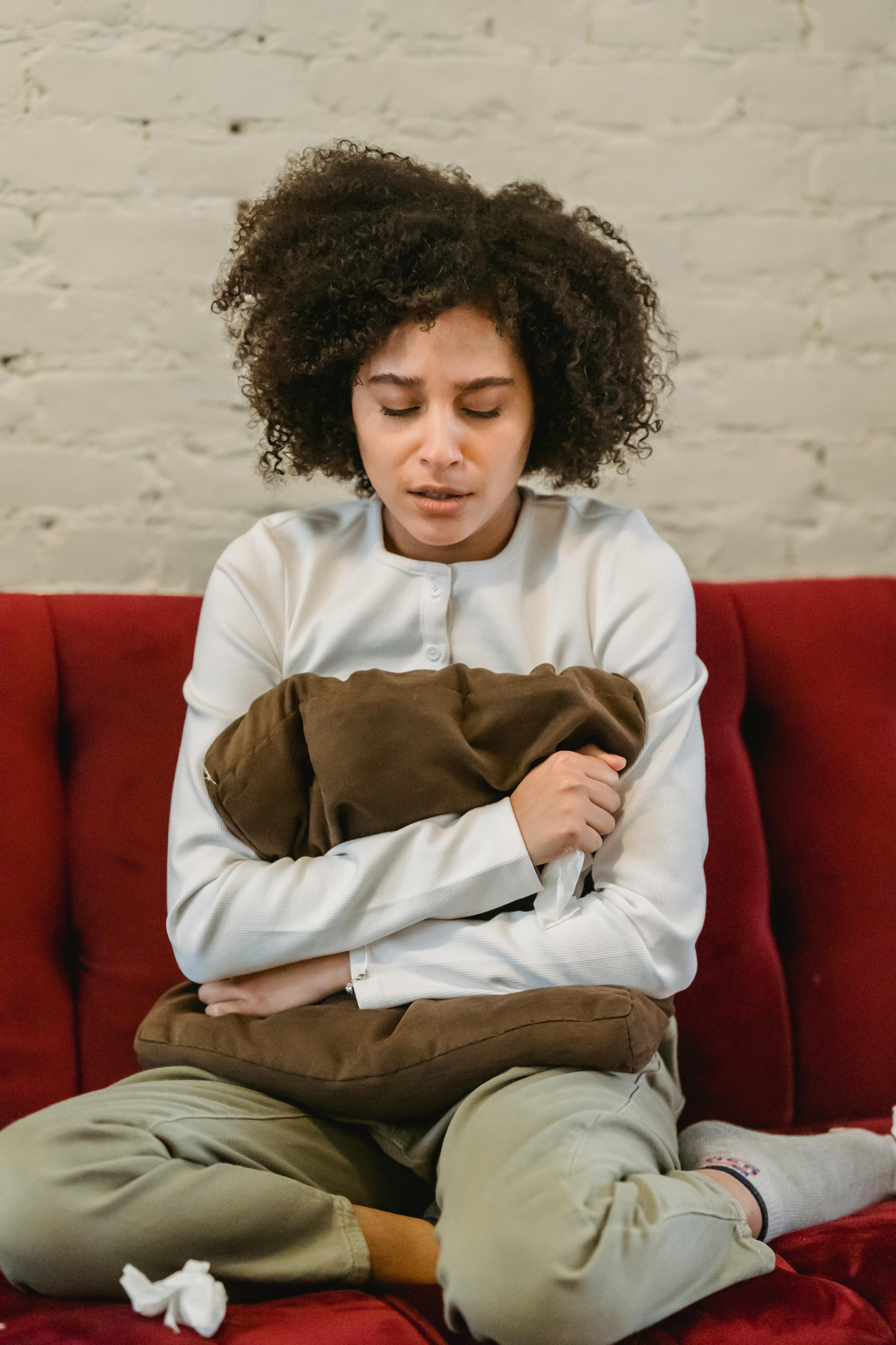Femme souffrant de douleurs menstruelles